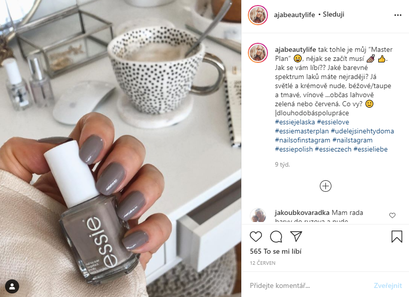 Influencer ajabeautylife
